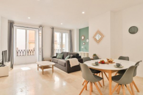 C99 - Gorgeous Apartment 2 Bedrooms in Town